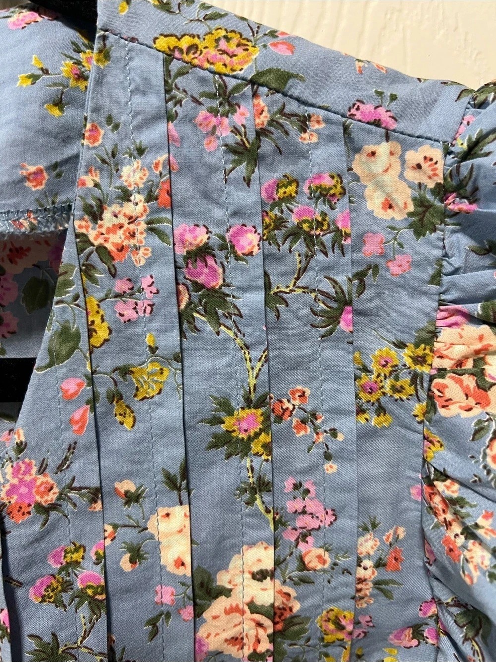 entro Large Blue Floral Ruffle Shoulder V-Neck Cotton Blouse - Picture 10 of 11